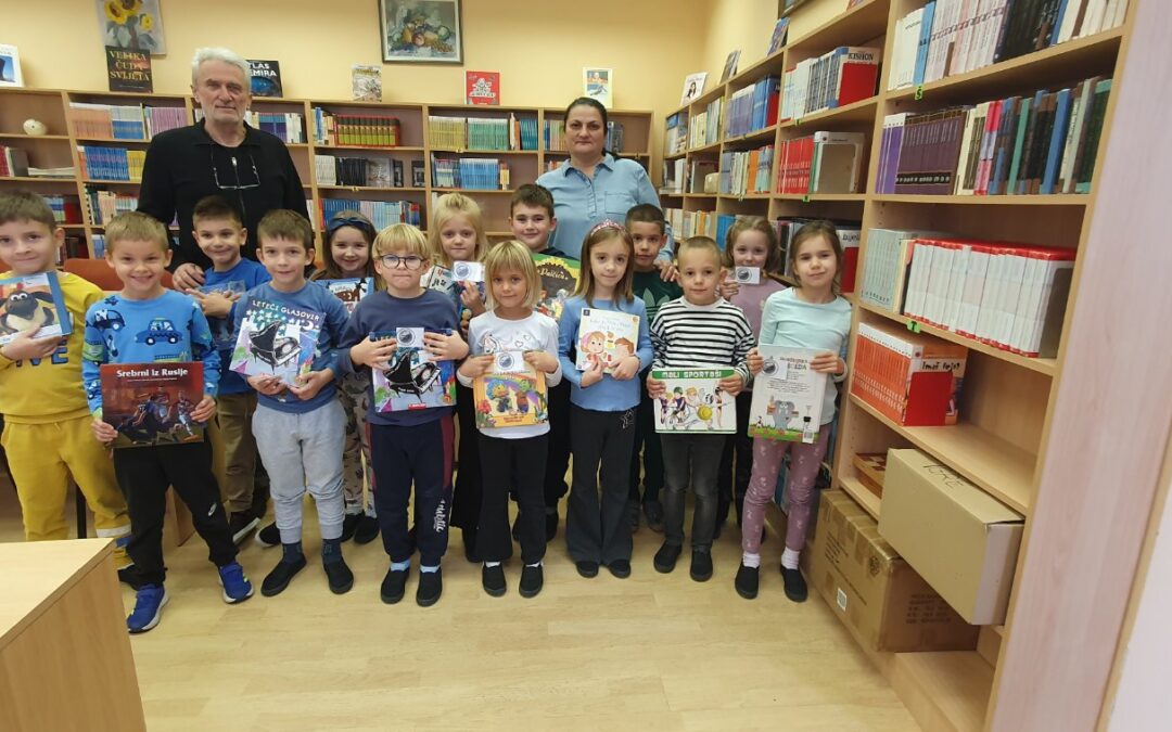 Prvašići u školskoj knjižnici