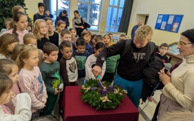 PALJENJE PRVE ADVENTSKE SVIJEĆE I OTVARANJE PROZORČIĆA ADVENTSKOG KALENDARA